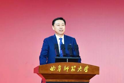顶天立地的曲园精神
